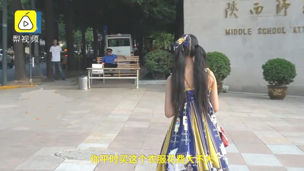 女孩穿Lolita服饰参加高考，疑似上周街头跳果舞LO娘-lolita-『游乐宫』Youlegong.com